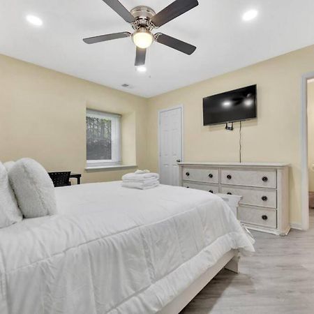 Cozy 2 Bedroom Duplex In Charlotte, Jacuzzi, Sleeps 6 Plus 2 Экстерьер фото