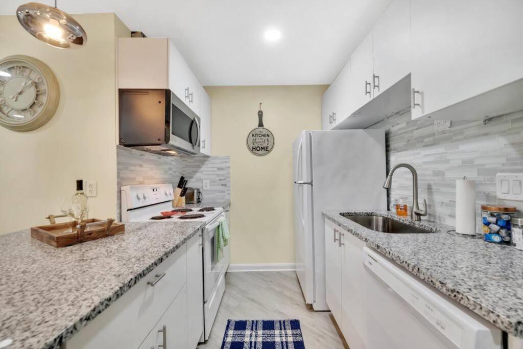 Cozy 2 Bedroom Duplex In Charlotte, Jacuzzi, Sleeps 6 Plus 2 Экстерьер фото