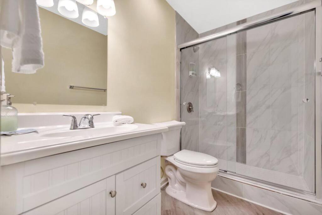 Cozy 2 Bedroom Duplex In Charlotte, Jacuzzi, Sleeps 6 Plus 2 Экстерьер фото